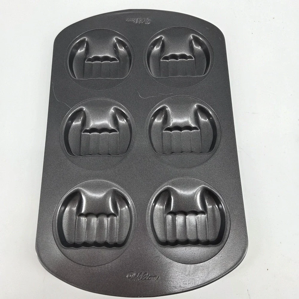 Wilton Halloween Vampire Teeth Fangs 6 Cavity Muffin Pan Non-Stick Steel Gray